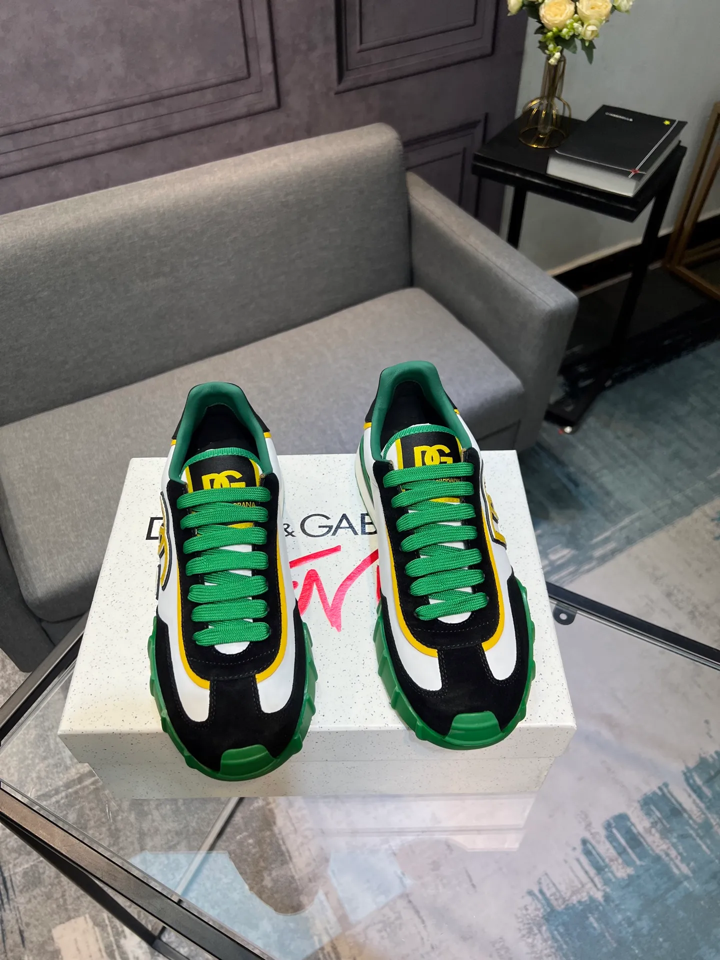 Men's shoes 💰560 Dolce&Gabbana D&G's latest casual sports shoes. Original purchase, development and production. DG's latest explosion. The tongue has the brand's iconic details. It is fashionable and versatile and can add luster to various looks. Create an exquisite design with unique dynamic vitality and modern atmosphere, showing modern and elegant style. Exquisite packaging at the delivery counter🛍📦 ▪️Fabric: Original customized cowhide, lining: Original customized breathable lining, Size: Men's 38-44 (45 46 customized)